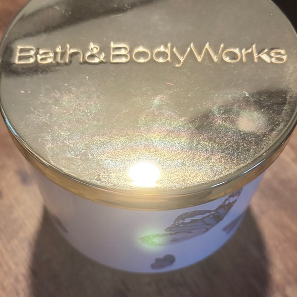 Bath & Body Works Butterfly Candle - Picture 2 of 5